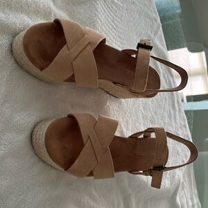 TOMS Willow Honey Suede Wedge Sandal. Excellent condition. Women’s 8M.